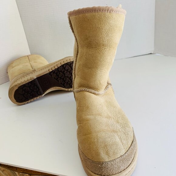 Men\'s UGG Australia CLASSIC SHORT 8\